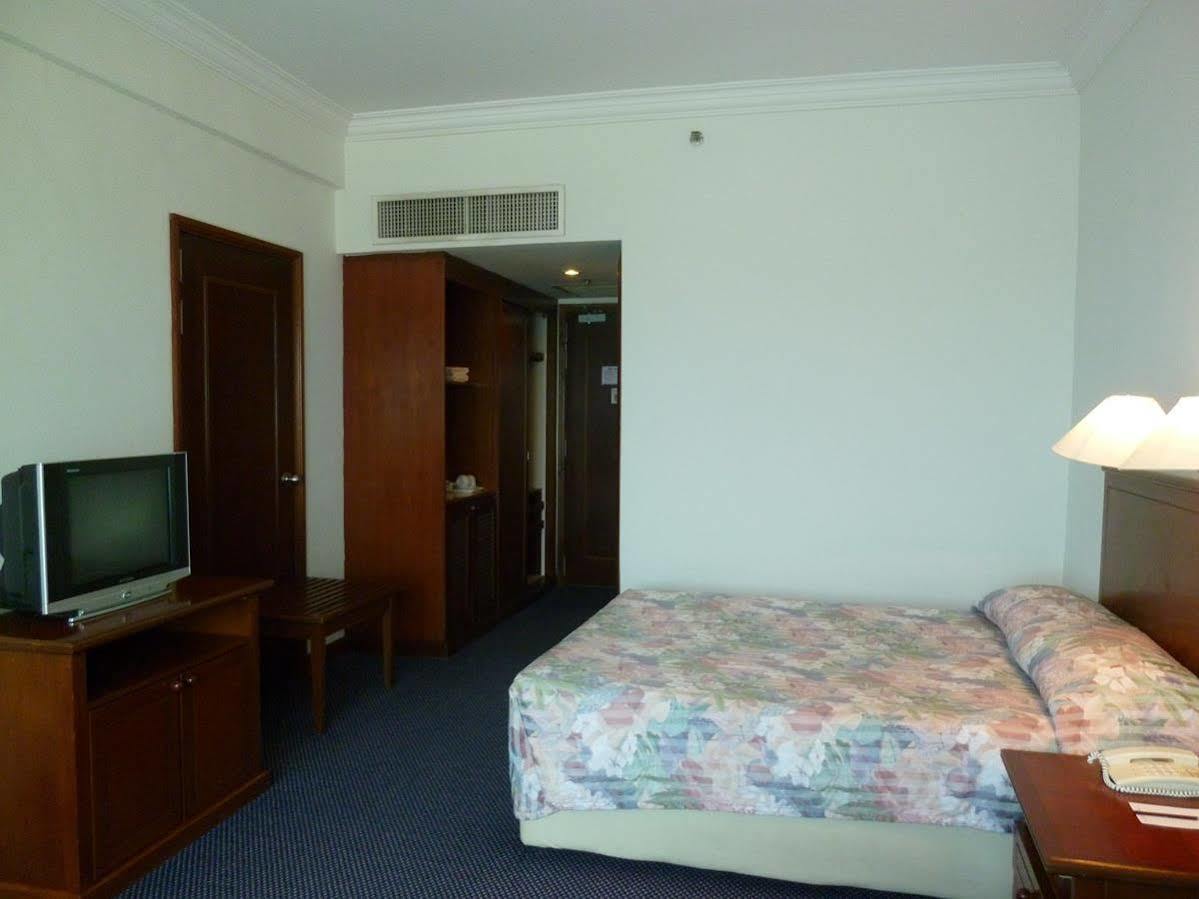 Gocos Hotel Klang Exterior foto