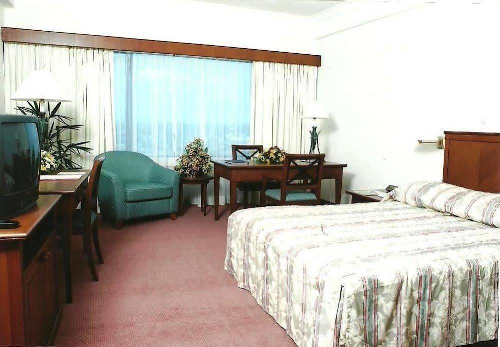 Gocos Hotel Klang Exterior foto