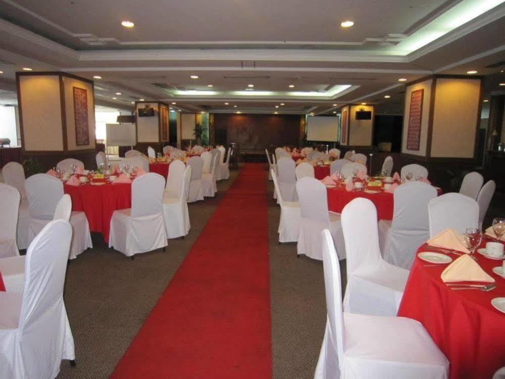 Gocos Hotel Klang Exterior foto