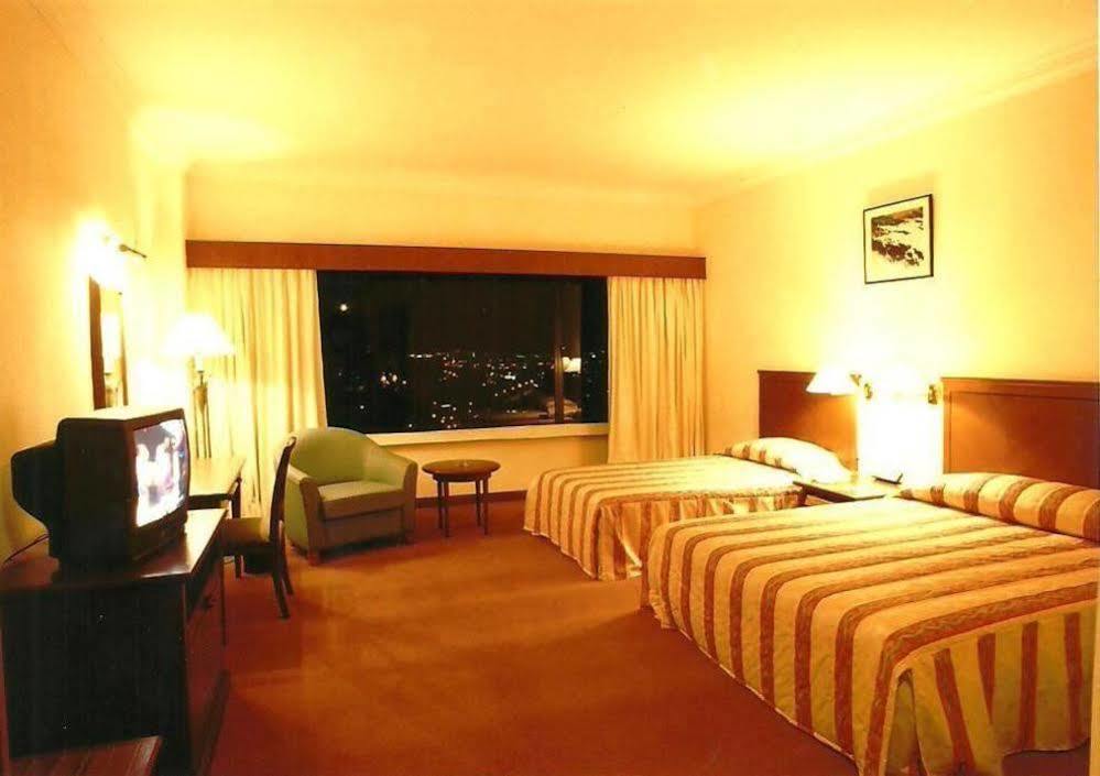 Gocos Hotel Klang Exterior foto