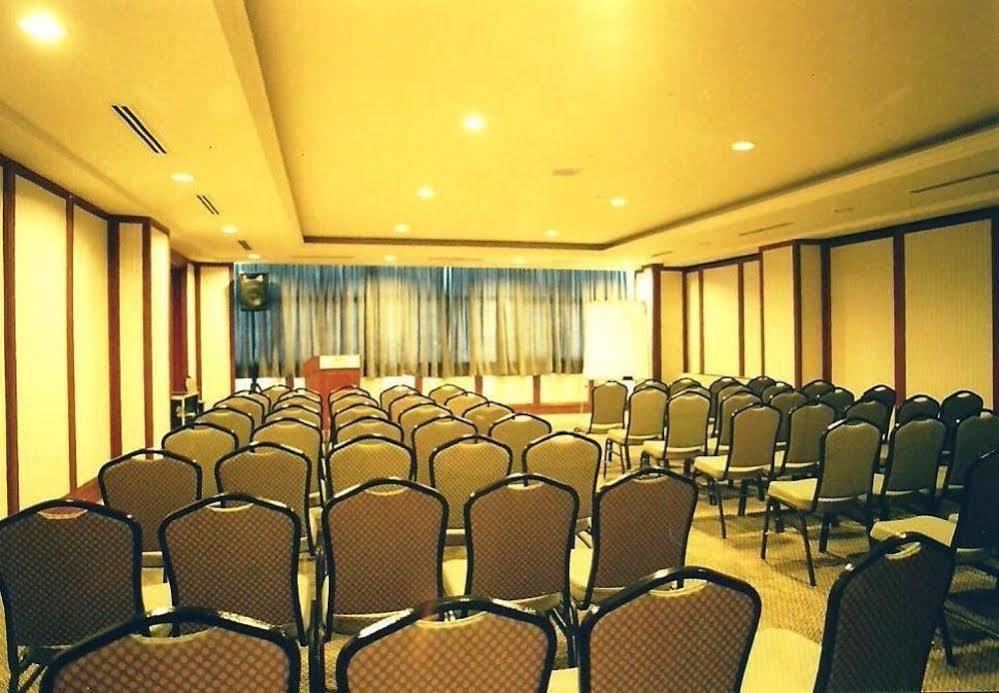 Gocos Hotel Klang Exterior foto